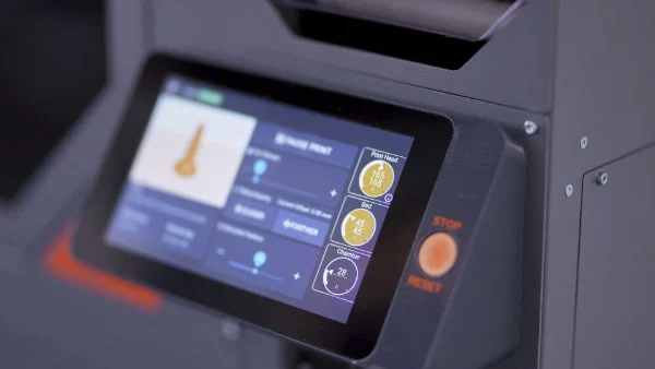 Fusion3-EDGE-easy-to-use-3d-printer-touch-interface